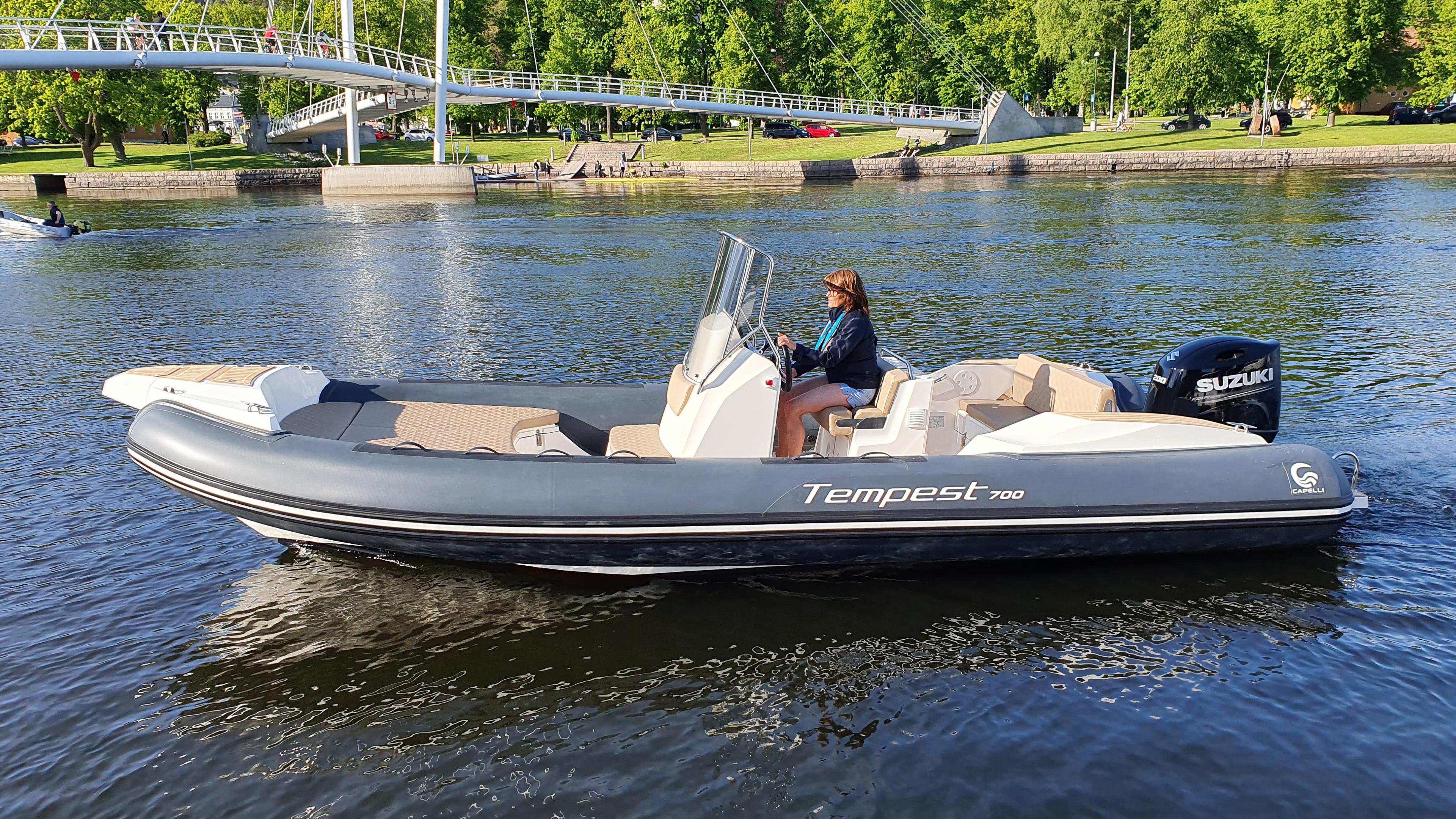 Tempest 700