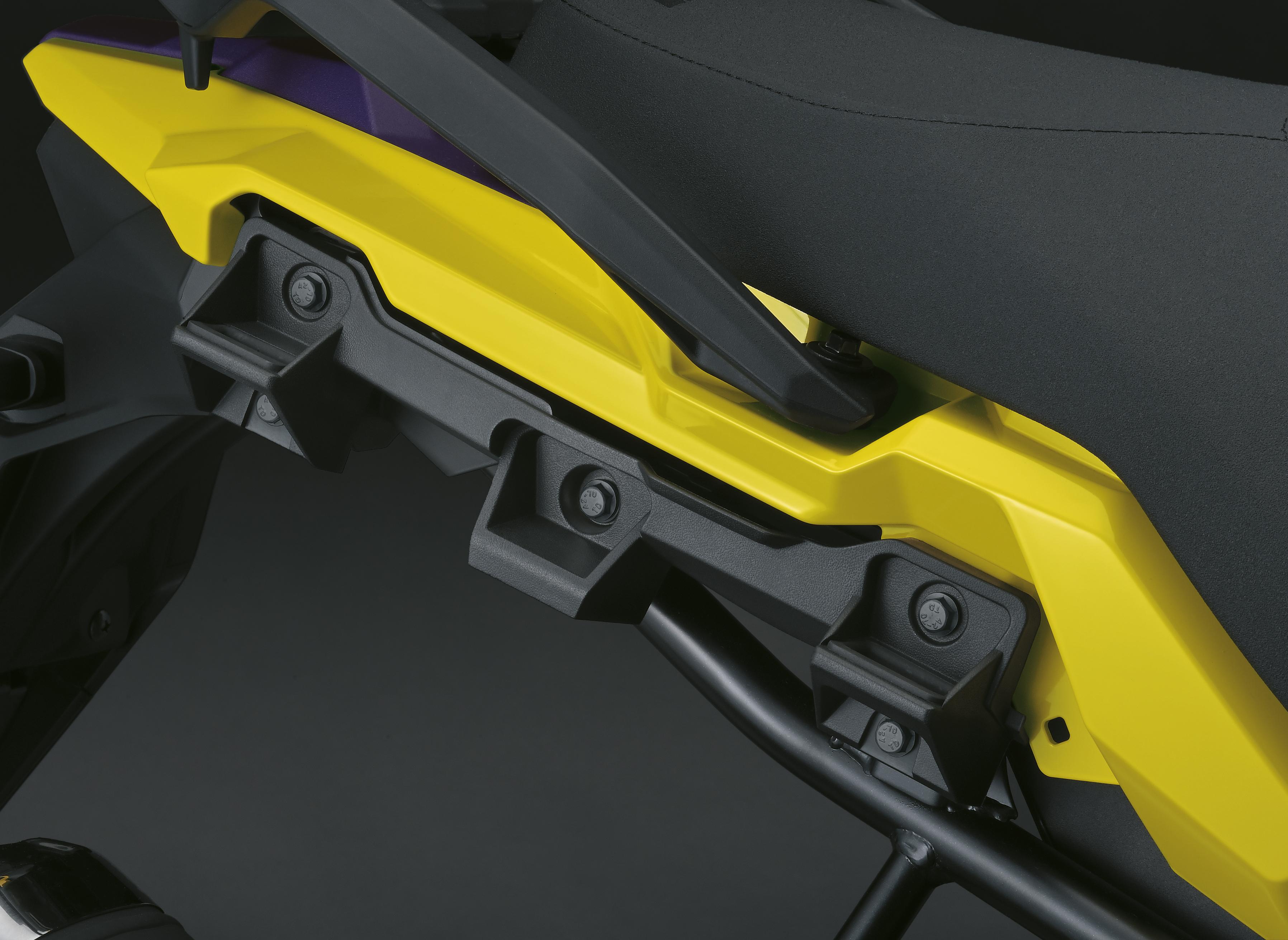 Side Case Upper bracket DL800DE